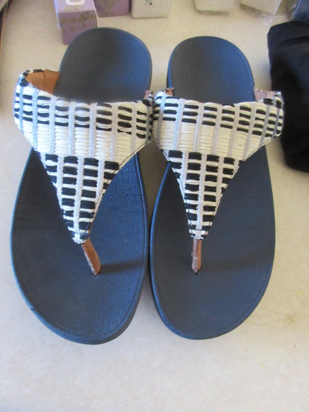 FitFlop woven  Thong Wedge Sandals  Stripe Womens Size 7